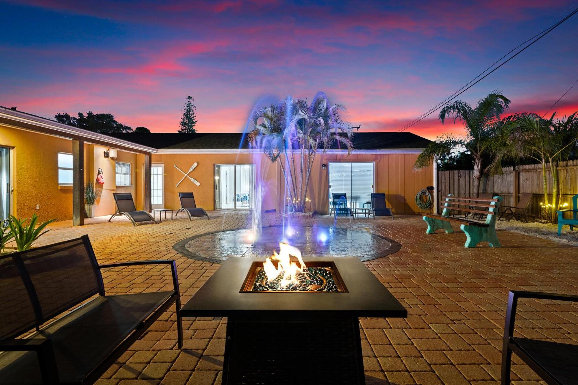 Coastal Villa W Amazing Courtyard - Splash Pad! Sarasota Exteriör bild