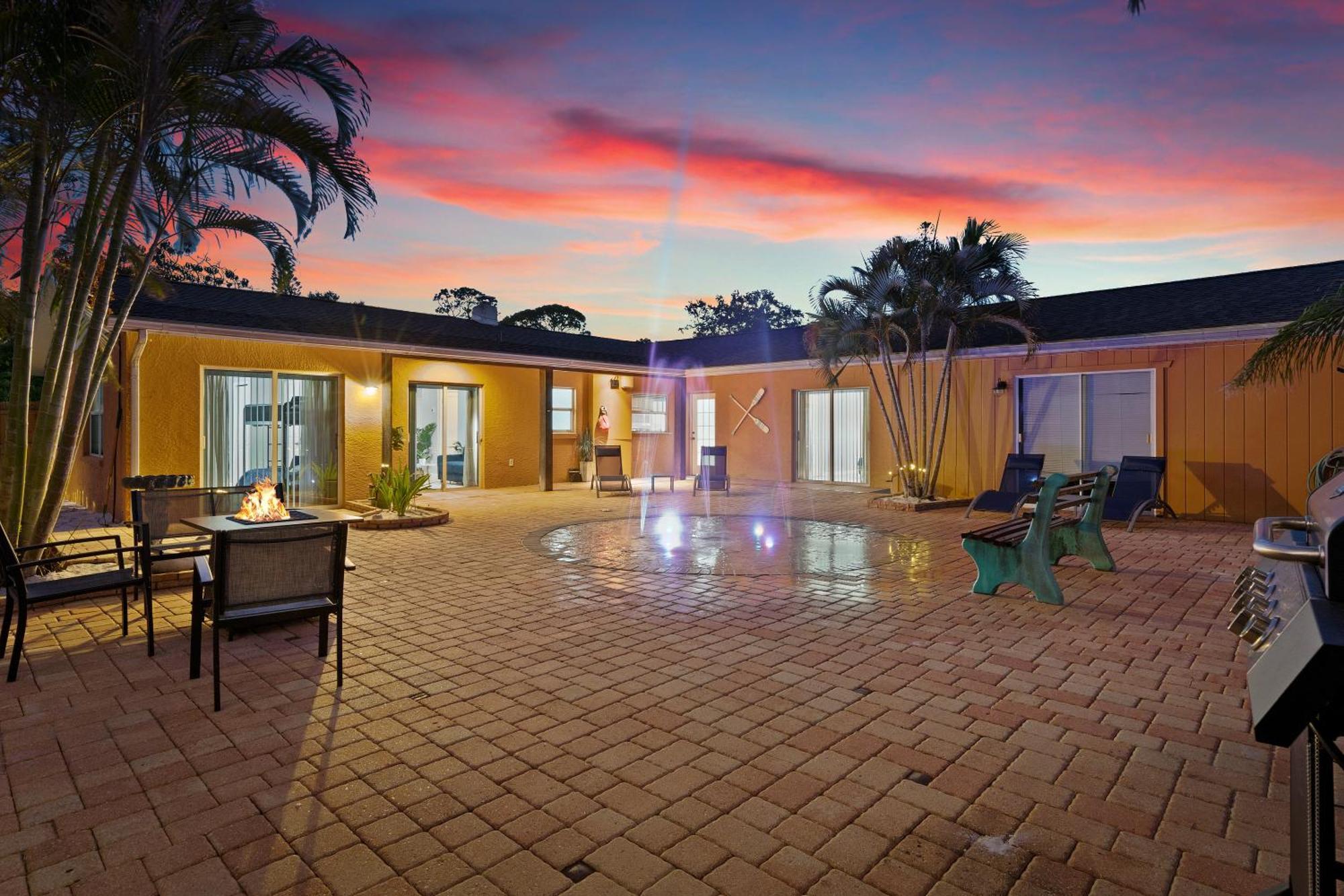 Coastal Villa W Amazing Courtyard - Splash Pad! Sarasota Exteriör bild