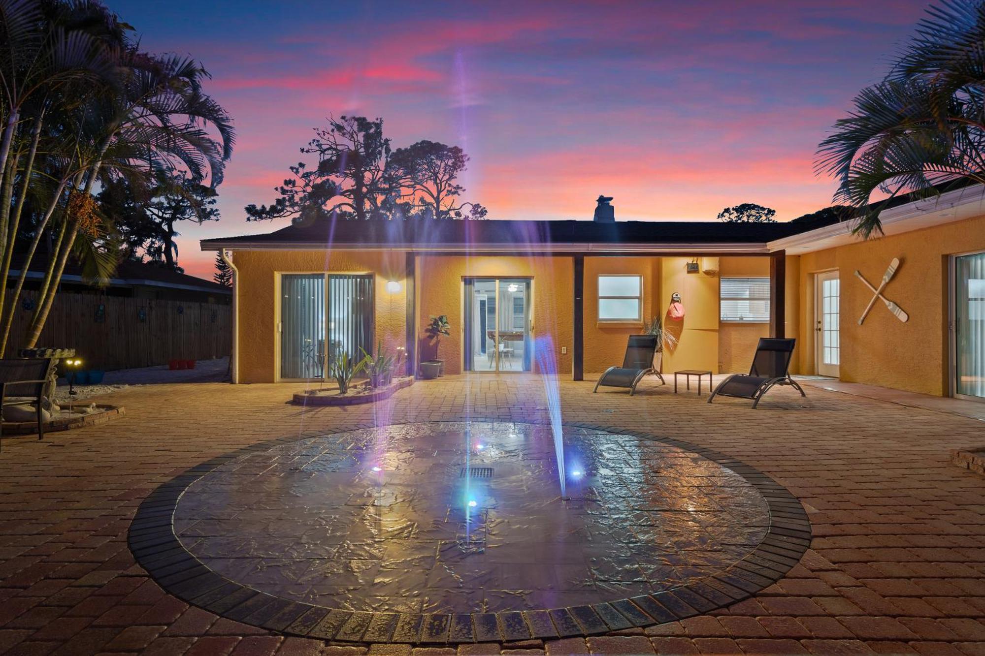 Coastal Villa W Amazing Courtyard - Splash Pad! Sarasota Exteriör bild