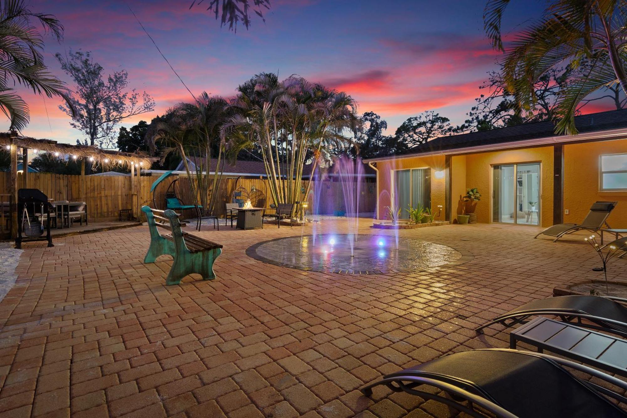 Coastal Villa W Amazing Courtyard - Splash Pad! Sarasota Exteriör bild