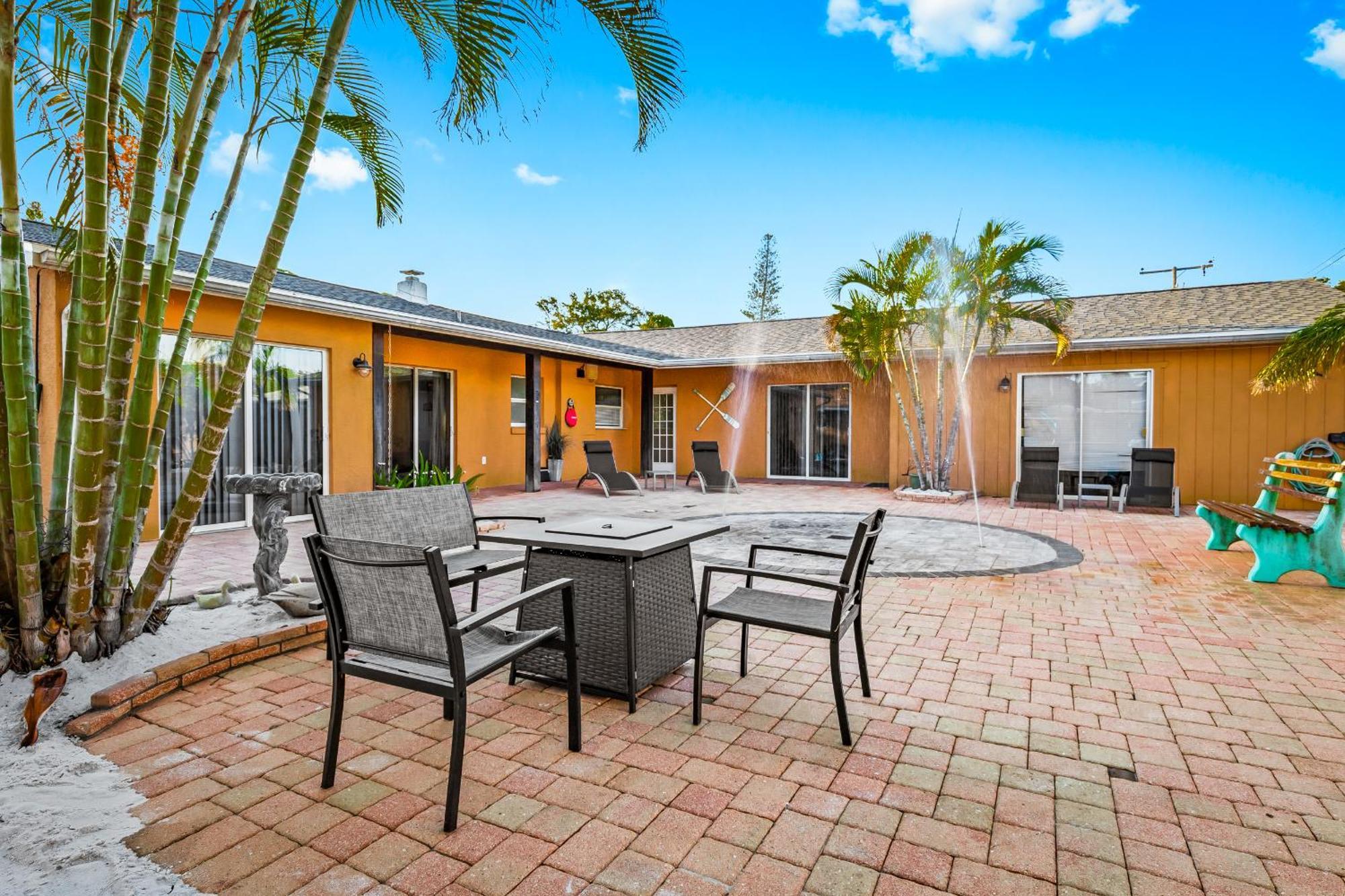 Coastal Villa W Amazing Courtyard - Splash Pad! Sarasota Exteriör bild