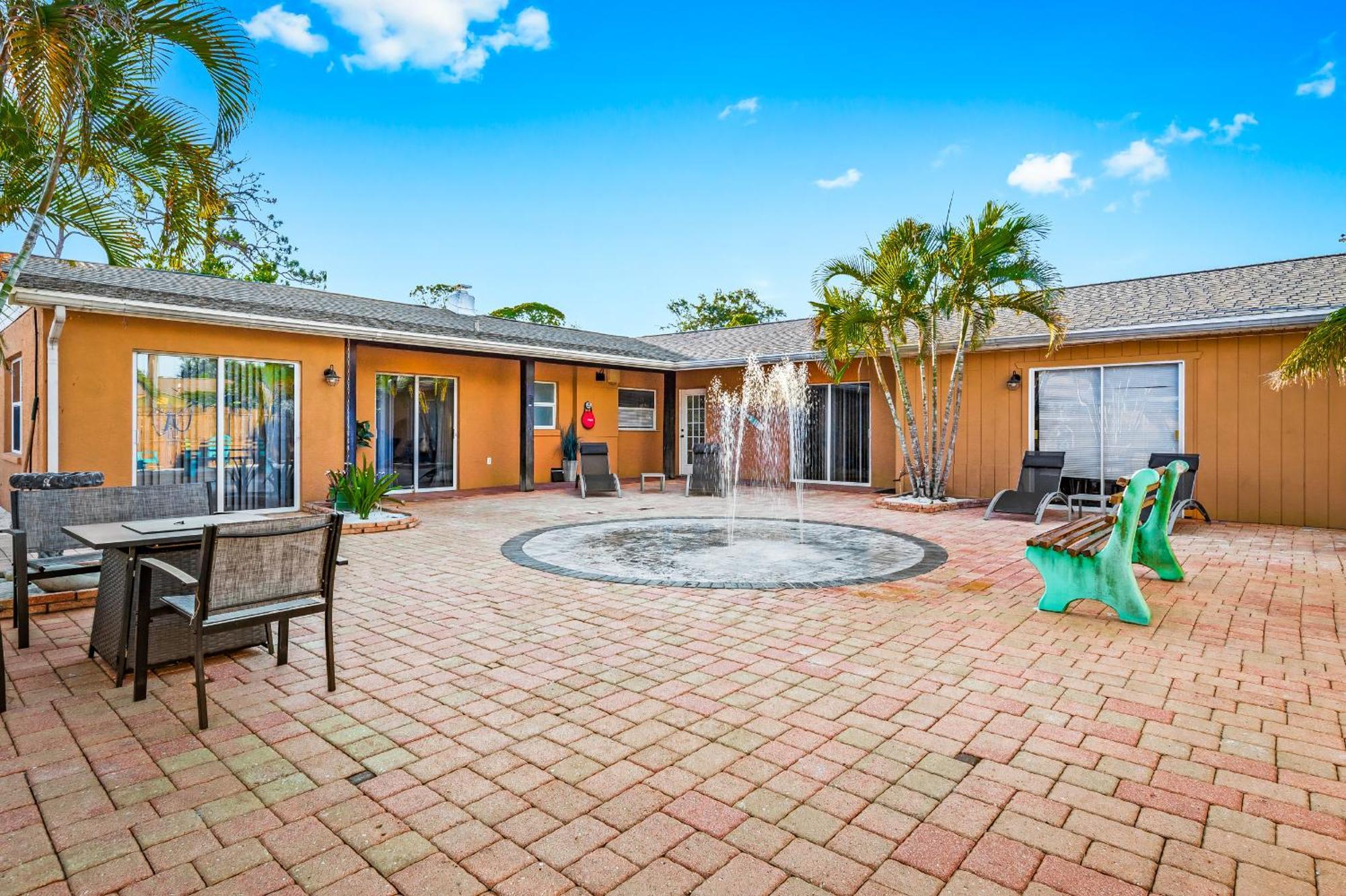 Coastal Villa W Amazing Courtyard - Splash Pad! Sarasota Exteriör bild