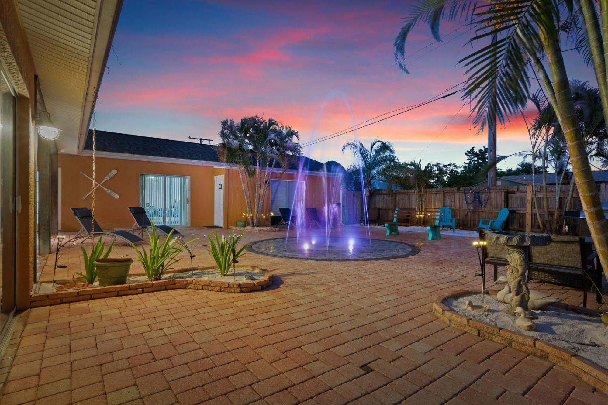 Coastal Villa W Amazing Courtyard - Splash Pad! Sarasota Exteriör bild
