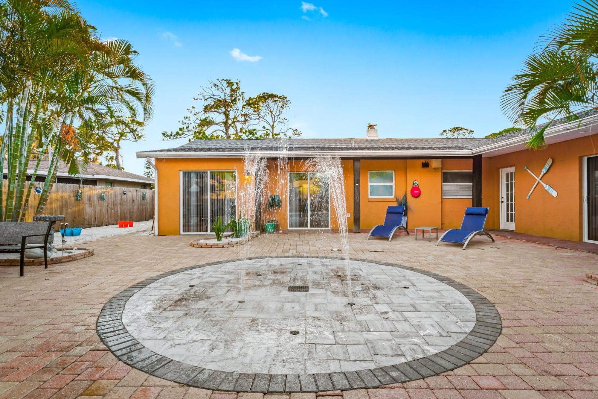 Coastal Villa W Amazing Courtyard - Splash Pad! Sarasota Exteriör bild